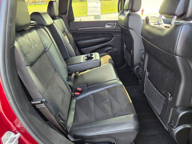 Used 2019 Jeep Grand Cherokee Altitude AWD/4WD image 12
