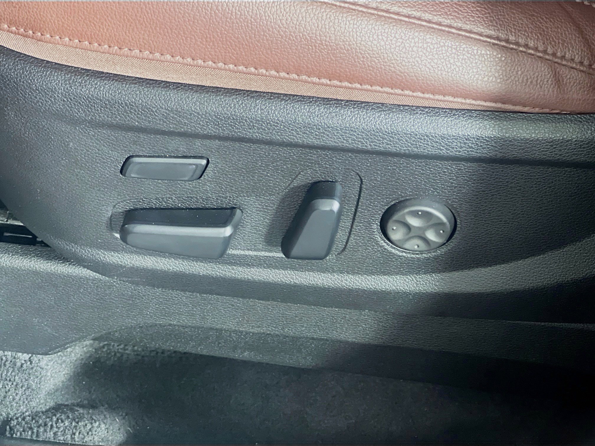 Used 2023 Kia Telluride SX image 3