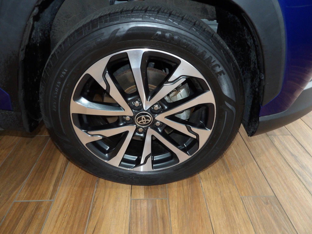 Used 2022 Toyota Corolla Cross XLE image 4