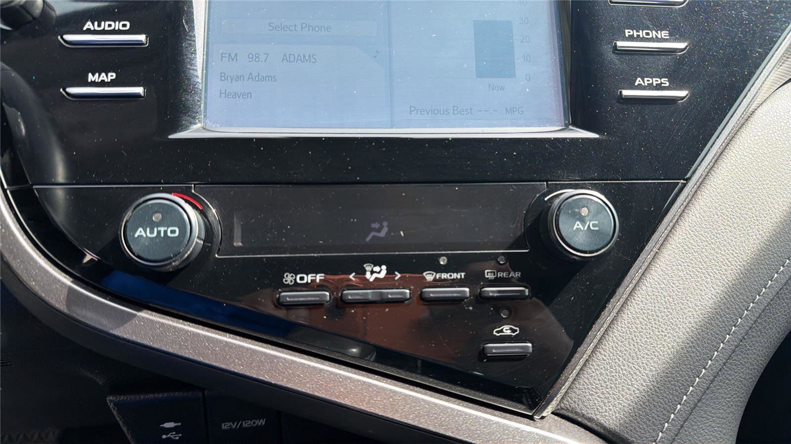Used 2019 Toyota Camry SE FWD image 18