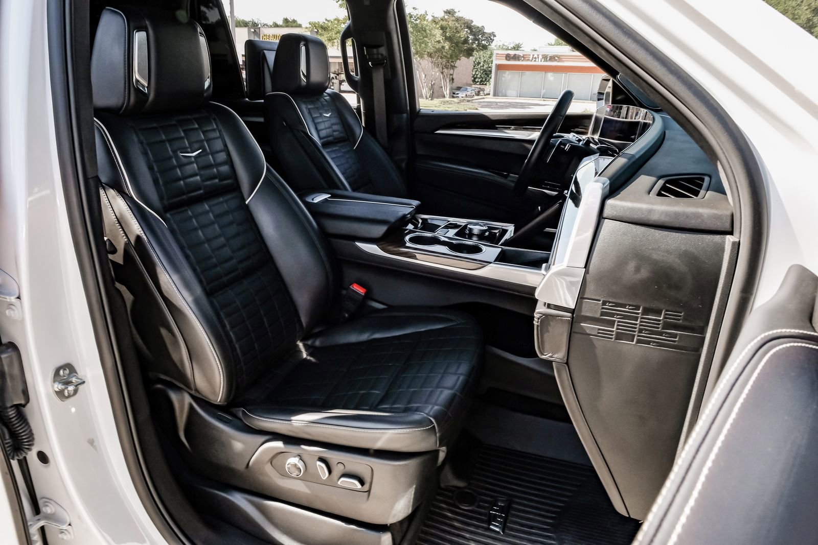 Used 2025 Cadillac Escalade Sport Platinum AWD/4WD image 34