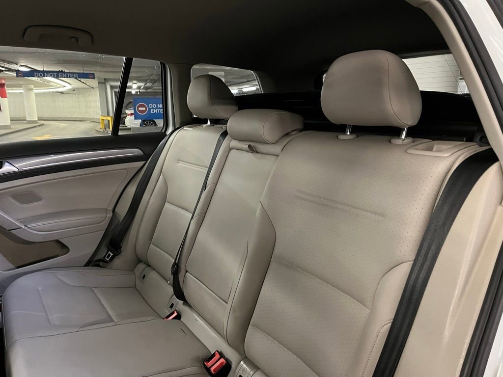 Used 2017 Volkswagen Golf Alltrack S image 18