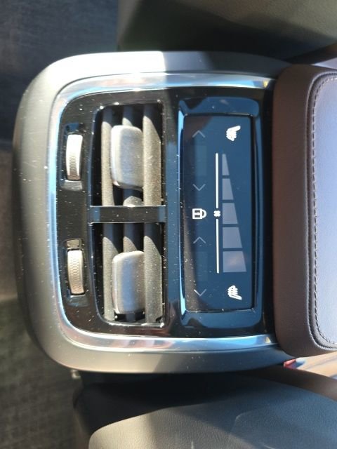 Certified 2025 Volvo XC90 B6 Ultra w/ Lounge Package image 24