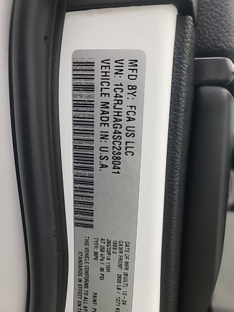 Used 2025 Jeep Grand Cherokee Laredo X w/ Luxury Tech Group I AWD/4WD image 43