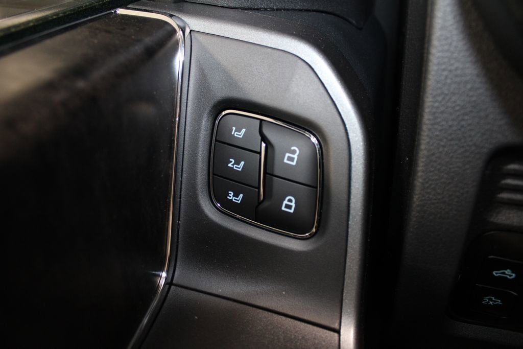 New 2025 Ford F350 Lariat w/ Lariat Ultimate Package image 41