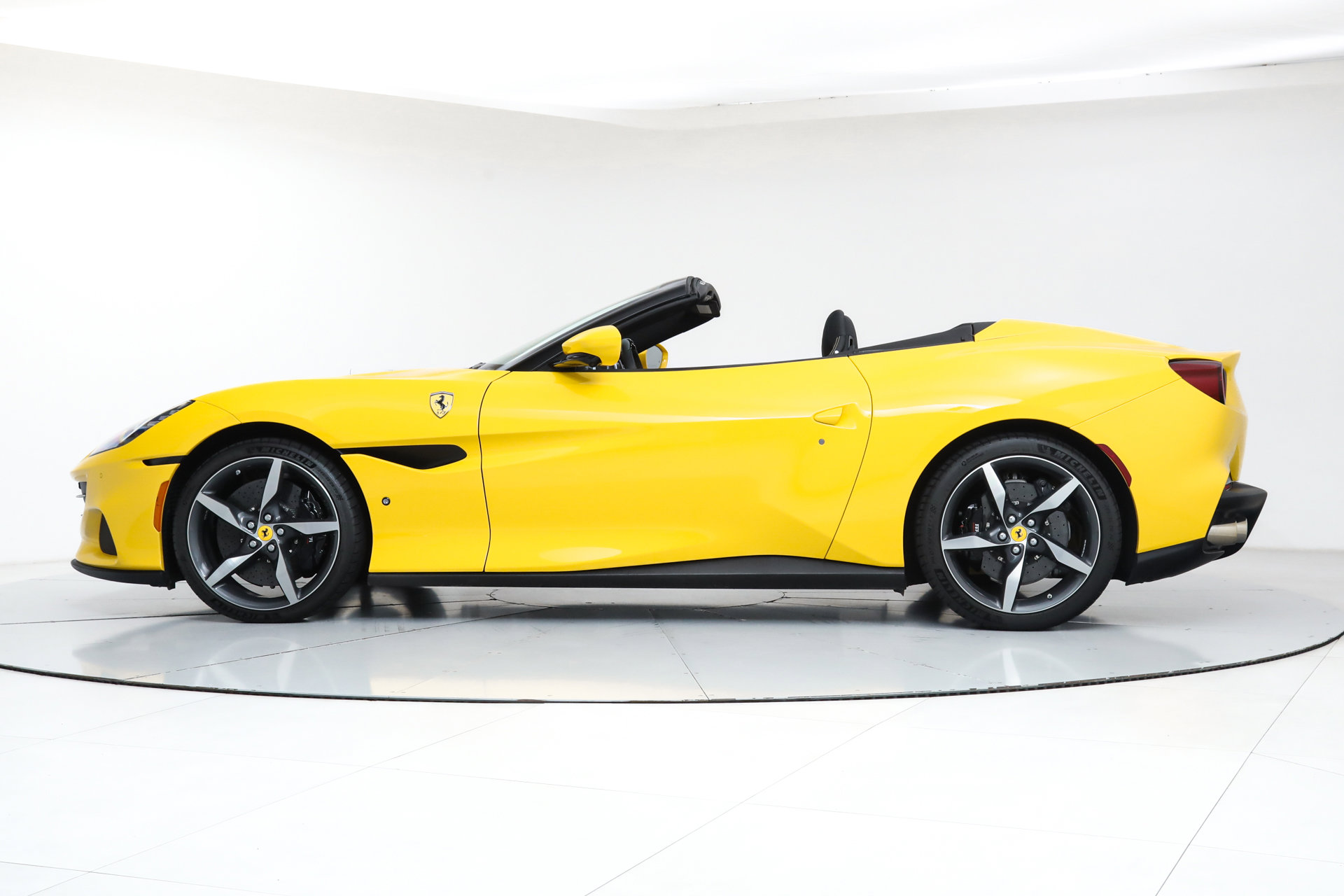 Certified 2023 Ferrari Portofino M image 4