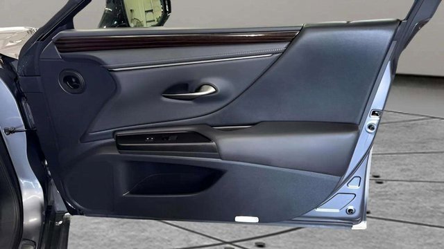 Used 2019 Lexus ES 300h image 26