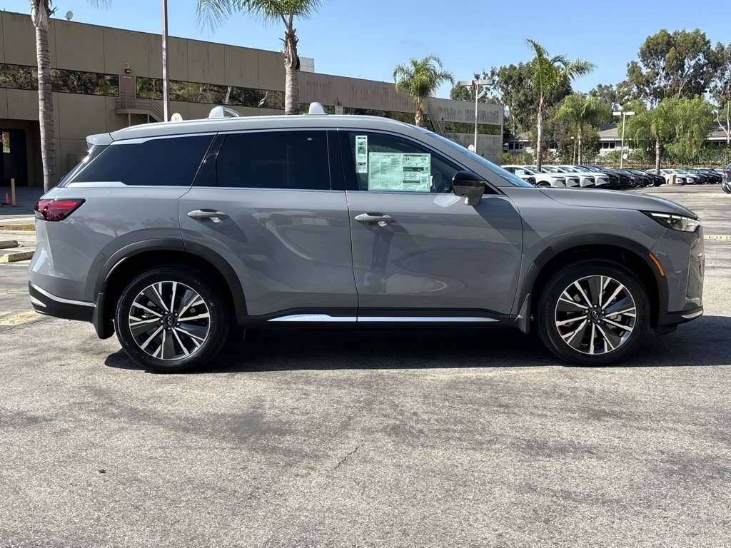 New 2026 INFINITI QX60 Luxe image 2