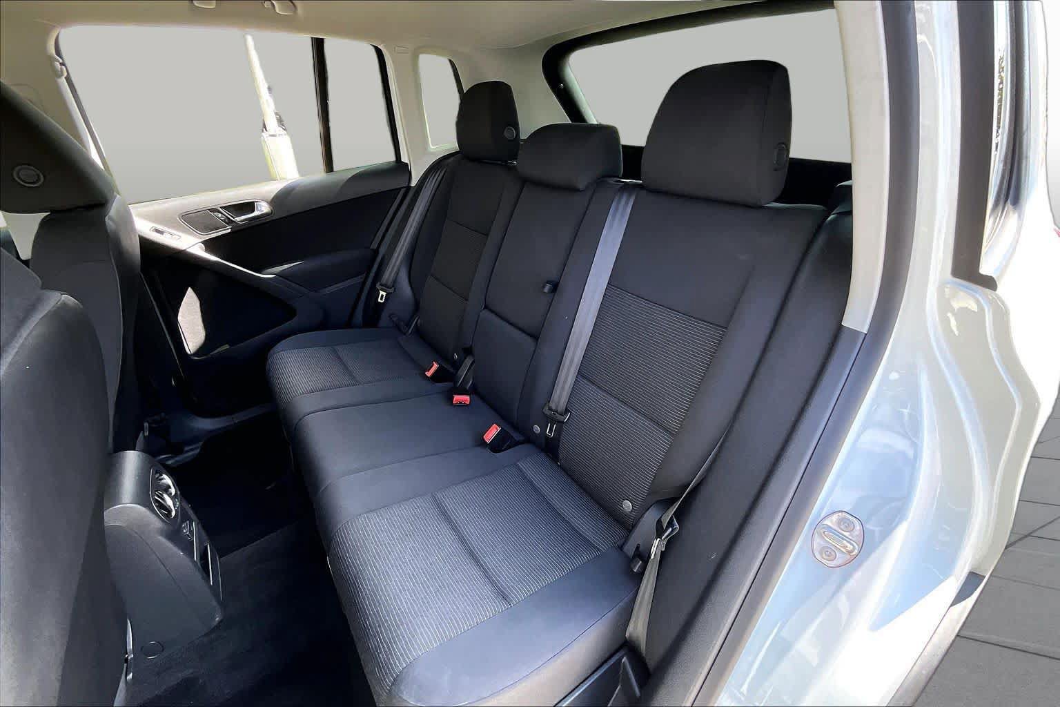 Used 2018 Volkswagen Tiguan Limited w/ Premium Package AWD/4WD image 19