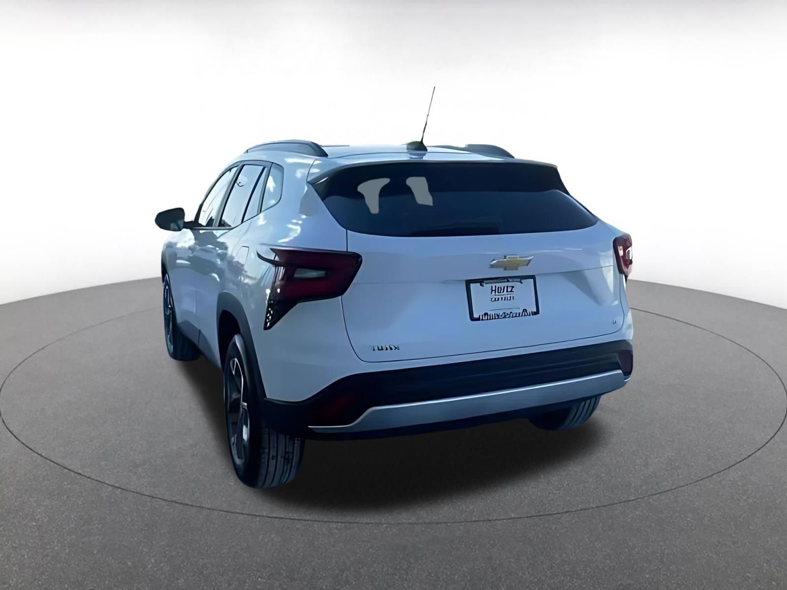 Used 2025 Chevrolet Trax LT w/ LT Convenience Package image 16