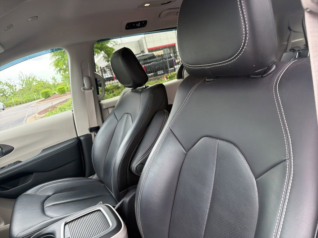 Used 2023 Chrysler Pacifica Touring-L FWD image 33