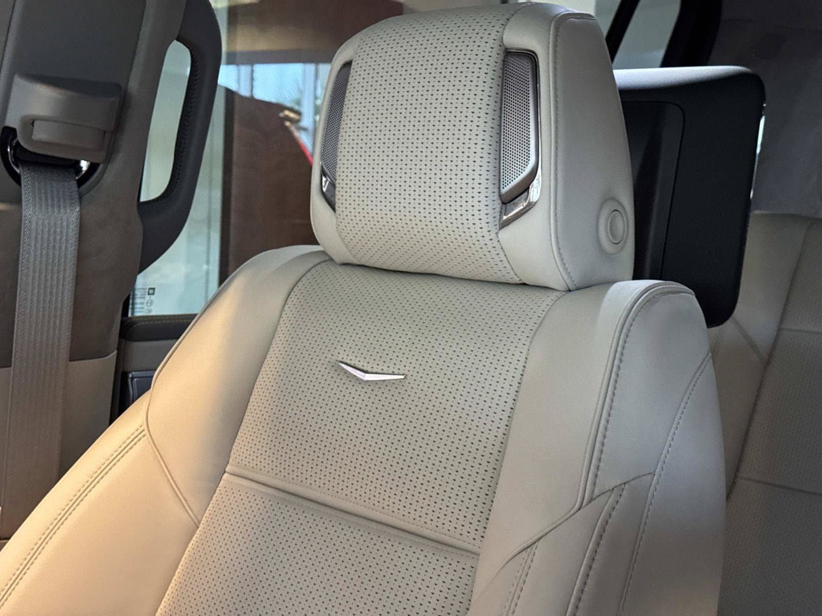 New 2026 Cadillac Escalade ESV Platinum Sport w/ LPO, ONYX Package AWD/4WD image 23