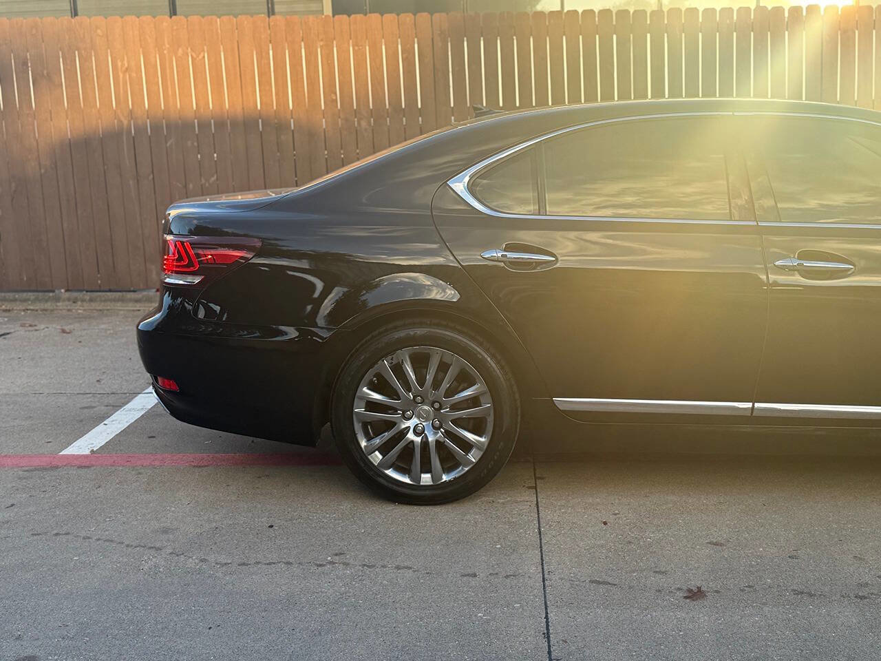 Used 2013 Lexus LS 460 w/ Comfort Pkg image 10