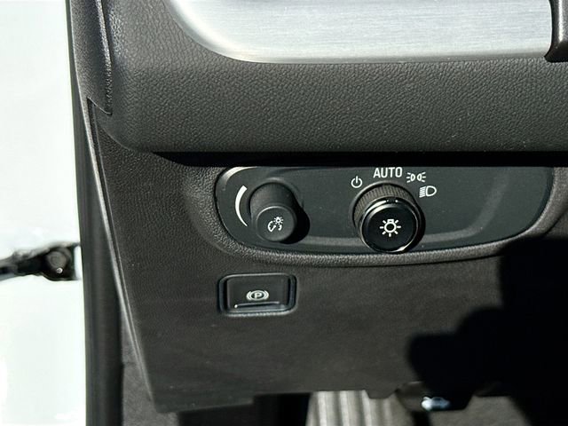 Used 2023 GMC Terrain SLE w/ Driver Convenience Package image 10