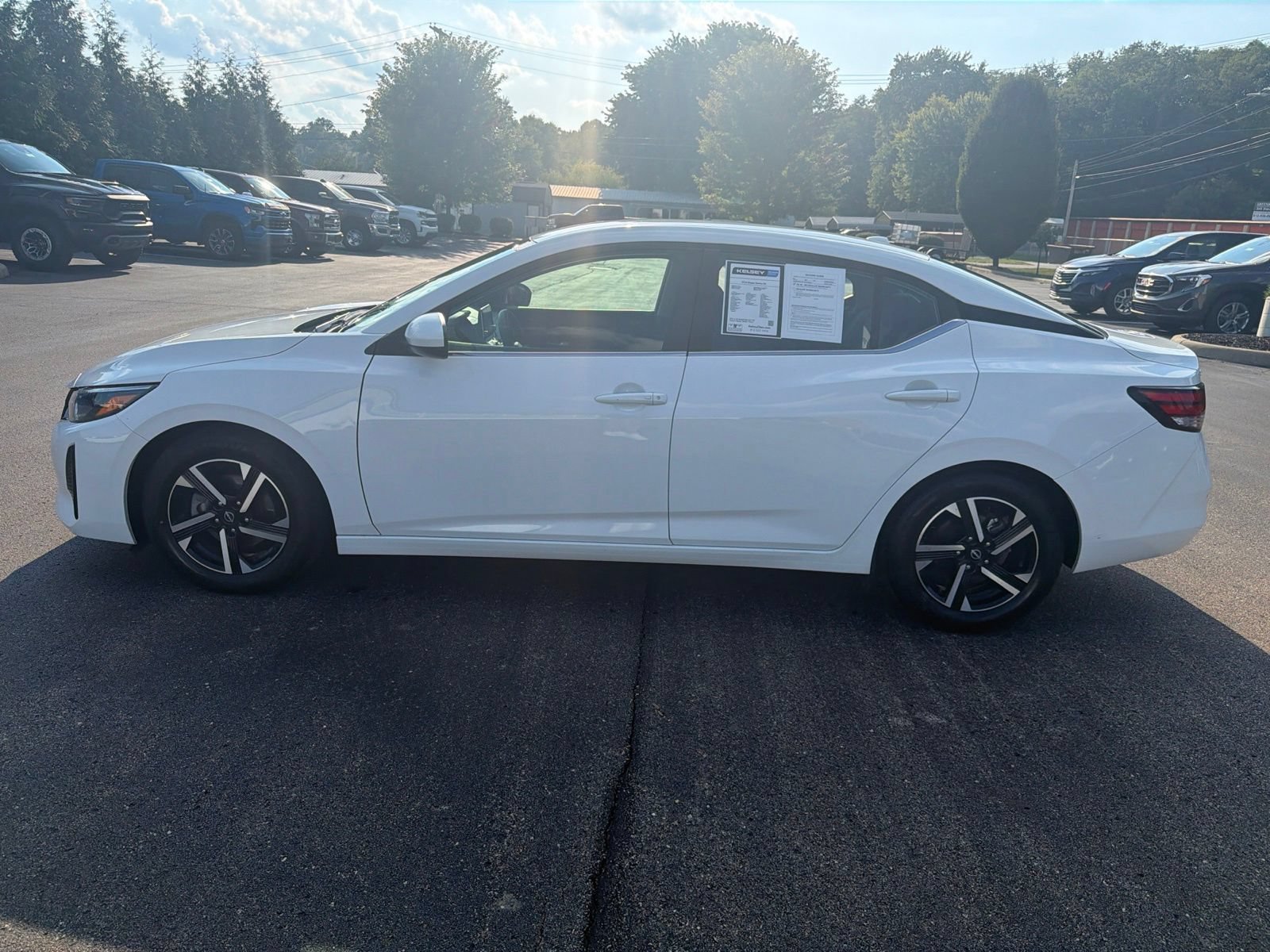 Used 2024 Nissan Sentra SV FWD image 2
