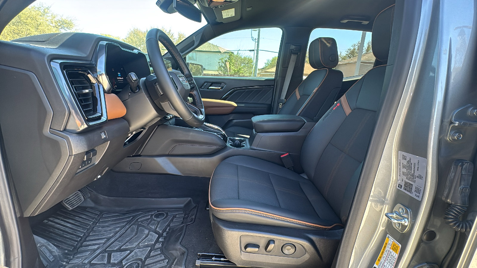 Used 2025 GMC Canyon AT4 image 9