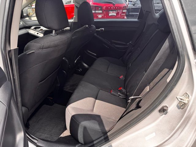 Used 2009 Pontiac Vibe w/ Preferred Package FWD image 14