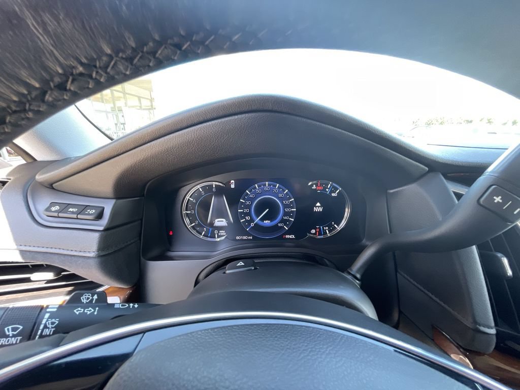 Certified 2018 Cadillac Escalade Premium Luxury AWD/4WD image 11