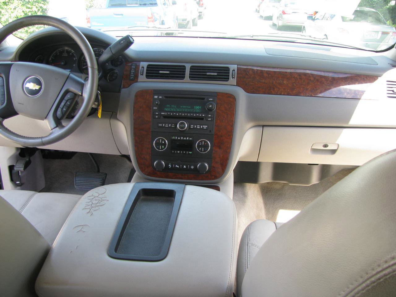 Used 2007 Chevrolet Suburban LTZ w/ LTZ Preferred Equipment Group AWD/4WD image 21