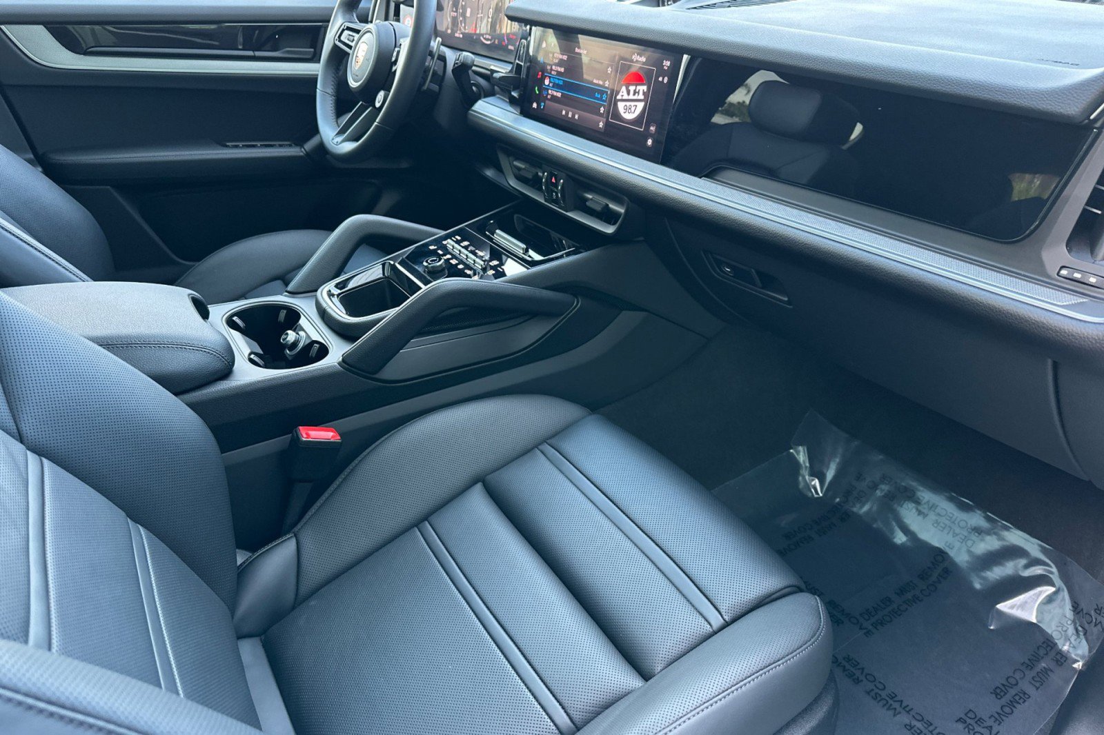 Used 2025 Porsche Cayenne image 16