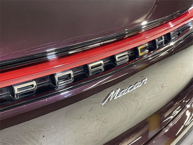 Certified 2025 Porsche Macan image 9