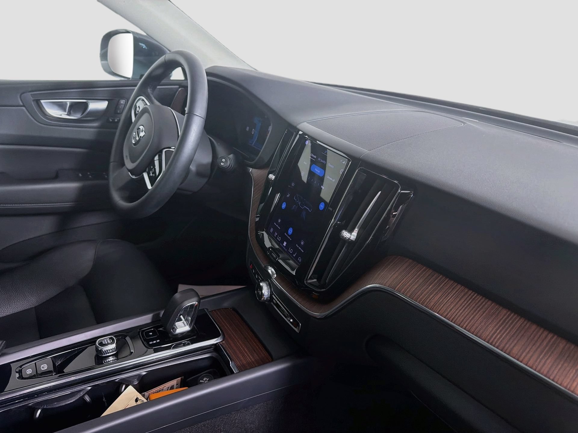 Certified 2023 Volvo XC60 B5 Plus w/ Protection Package Premier FWD image 29