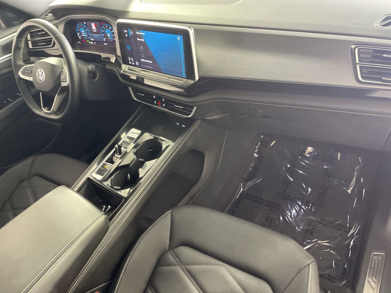 Used 2025 Volkswagen Atlas Cross Sport SE FWD image 25