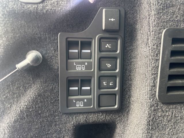 Used 2023 Land Rover Discovery HSE R-Dynamic AWD/4WD image 10