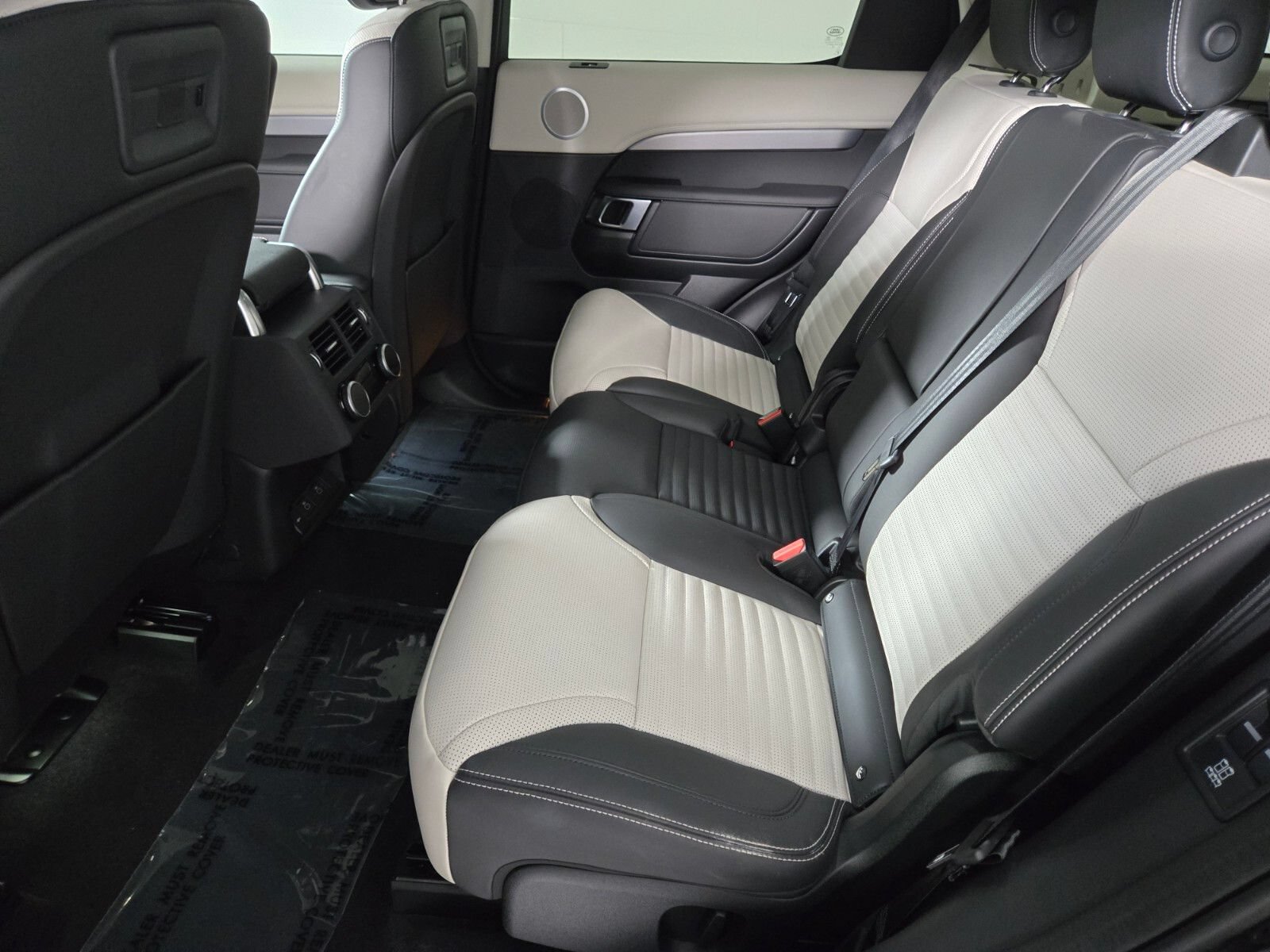 Used 2026 Land Rover Discovery Limited Edition AWD/4WD image 5