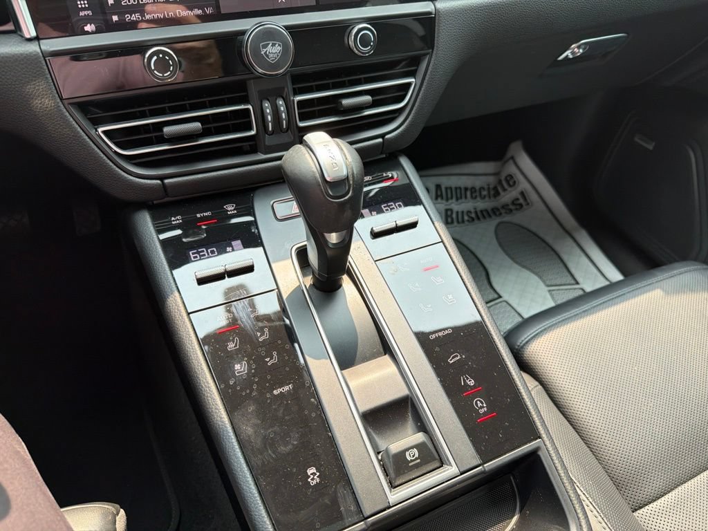 Used 2023 Porsche Macan Turbo AWD/4WD image 12