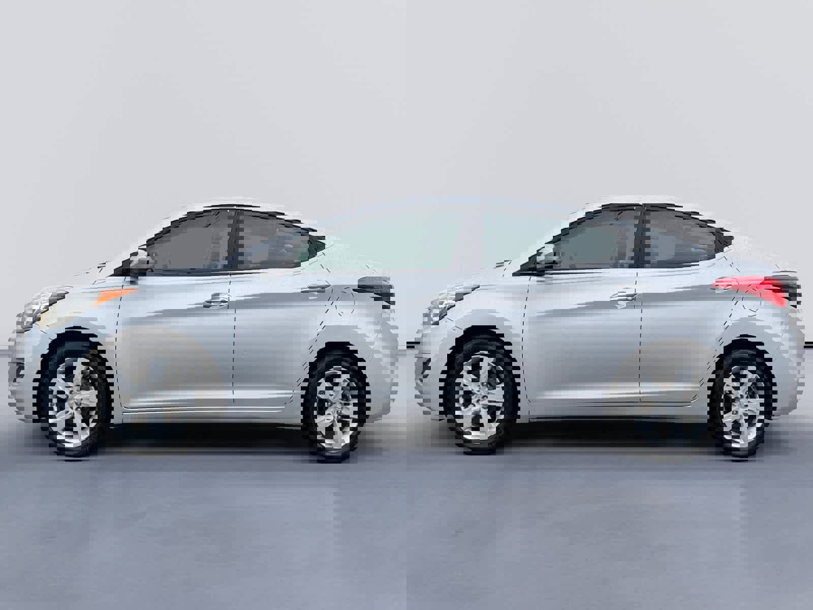 Used 2011 Hyundai Elantra GLS w/ Navigation Pkg 4 image 6