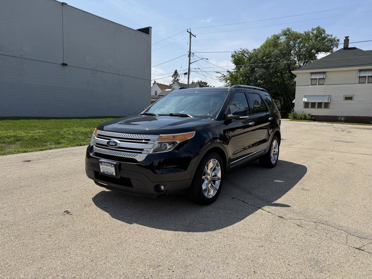 Used 2014 Ford Explorer XLT w/ Equipment Group 202A AWD/4WD image 3
