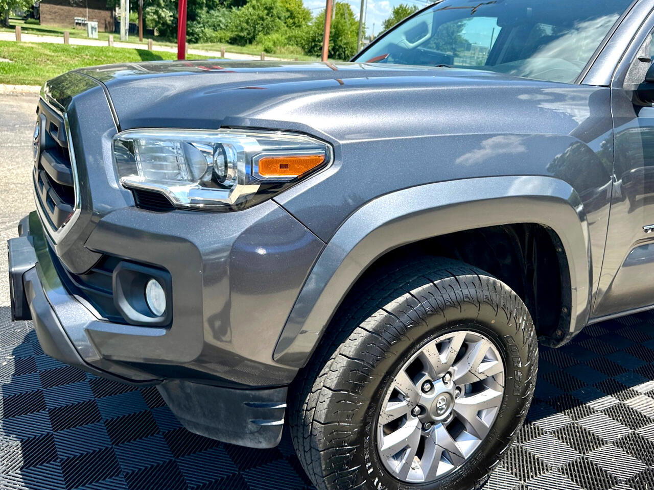 Used 2017 Toyota Tacoma SR5 image 12