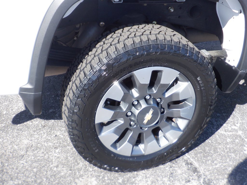 Used 2022 Chevrolet Silverado 2500 Custom w/ Custom Value Package AWD/4WD image 9