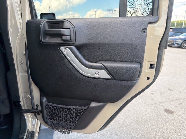 Used 2017 Jeep Wrangler Unlimited Sahara w/ Connectivity Group AWD/4WD image 25
