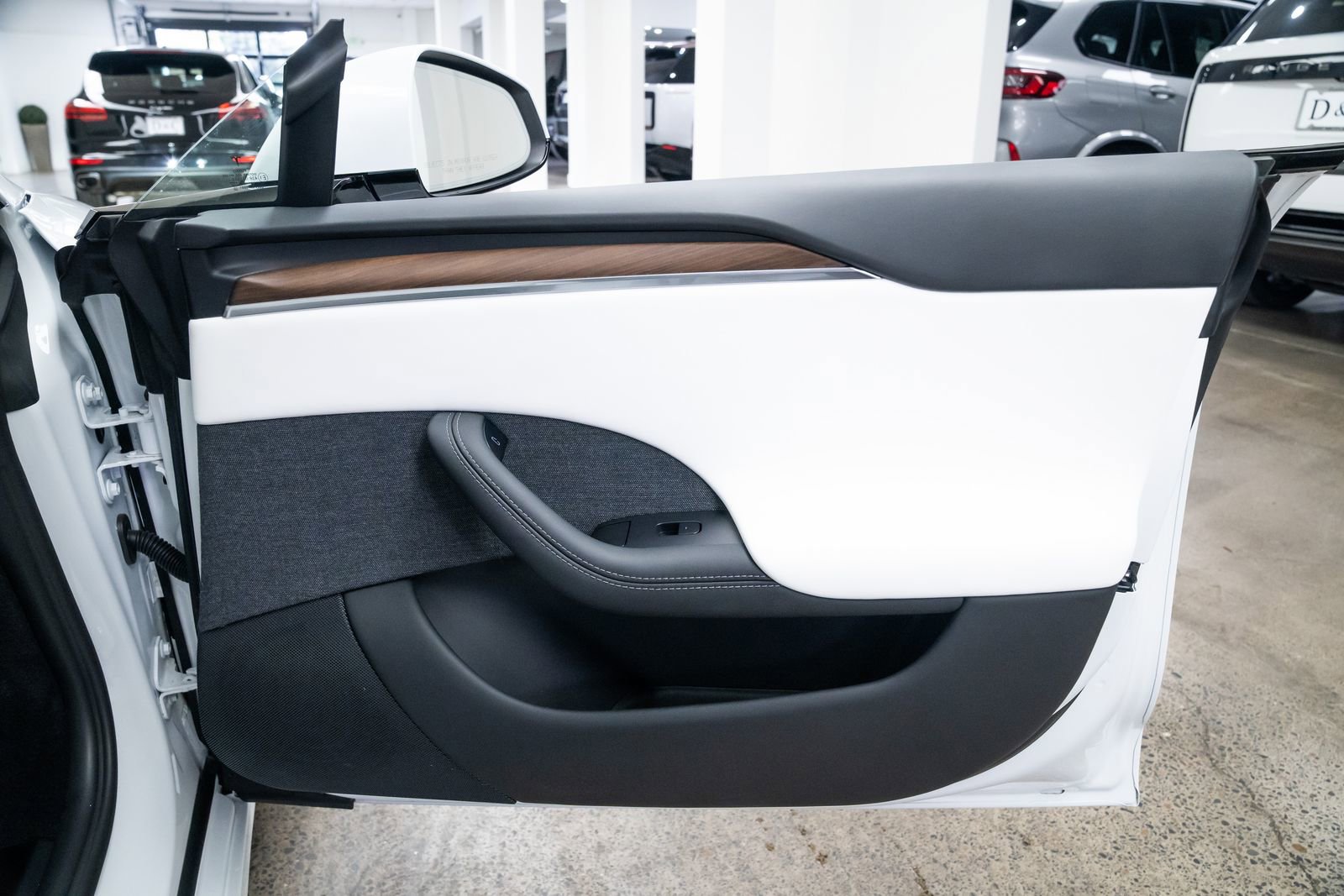 Used 2024 Tesla Model S image 23