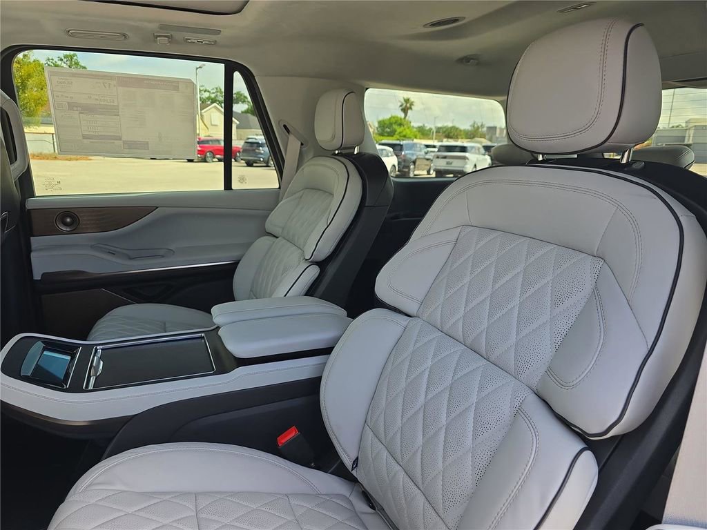 New 2026 Lincoln Navigator Black Label image 12