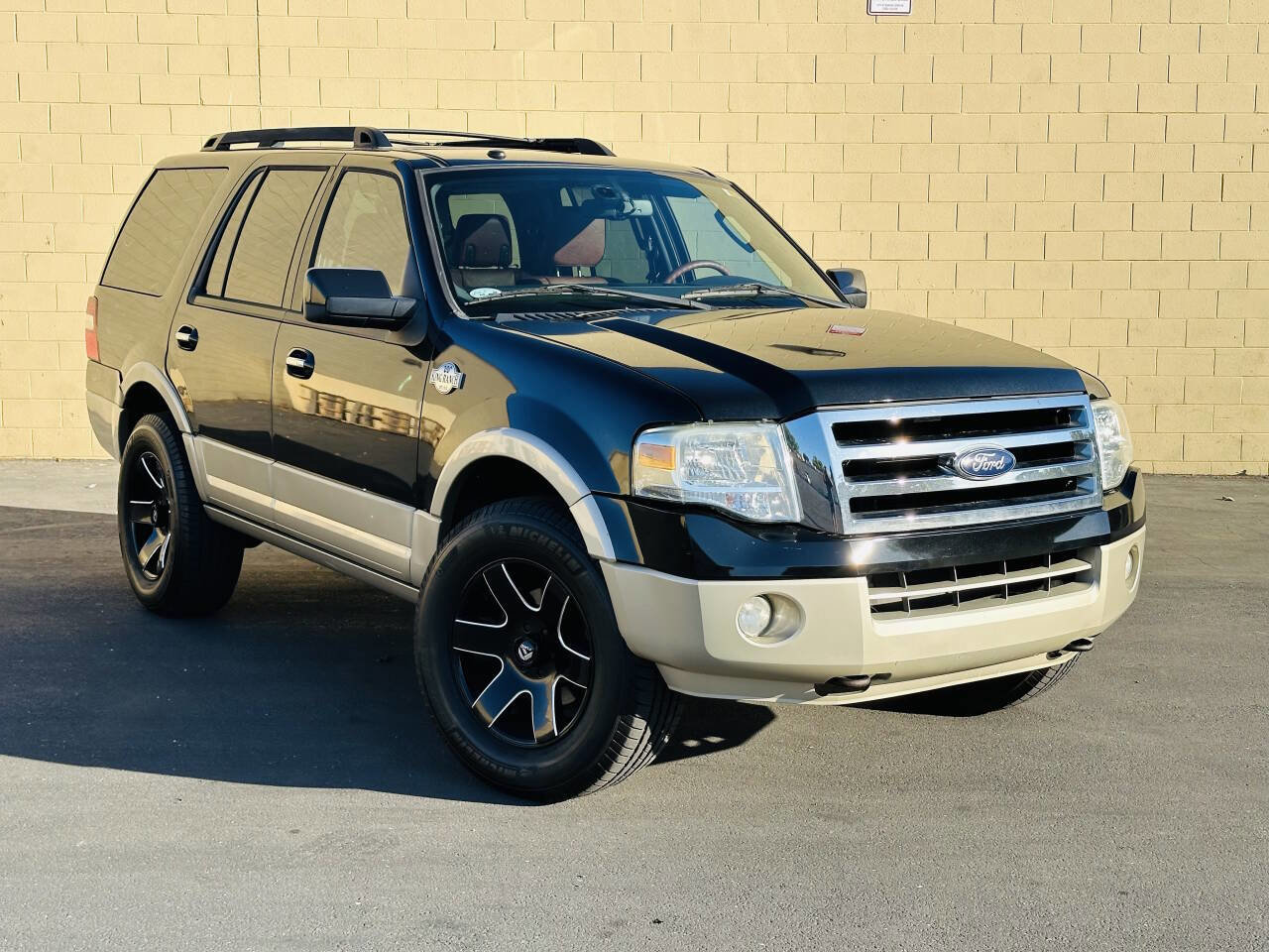 Used 2010 Ford Expedition King Ranch image 2