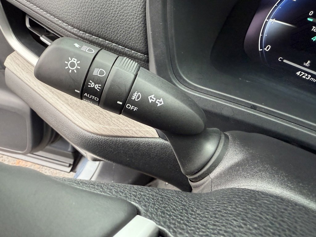 Certified 2025 Toyota Grand Highlander FWD image 33