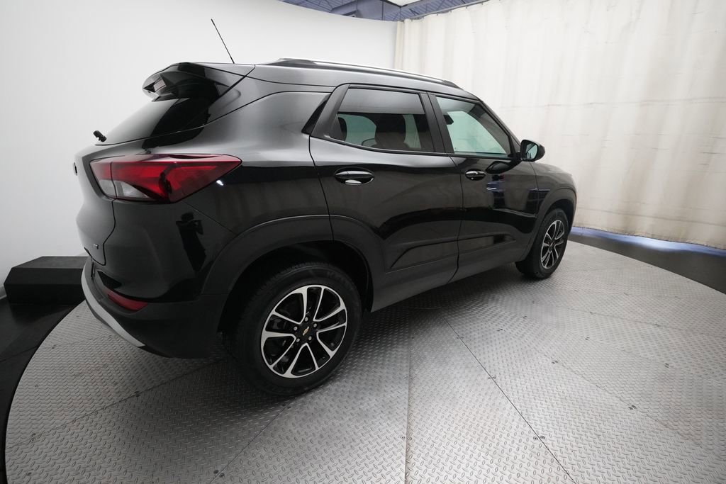 Used 2025 Chevrolet TrailBlazer LT AWD/4WD image 34