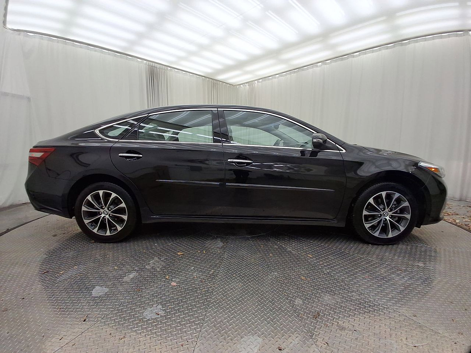 Certified 2017 Toyota Avalon XLE Premium image 9