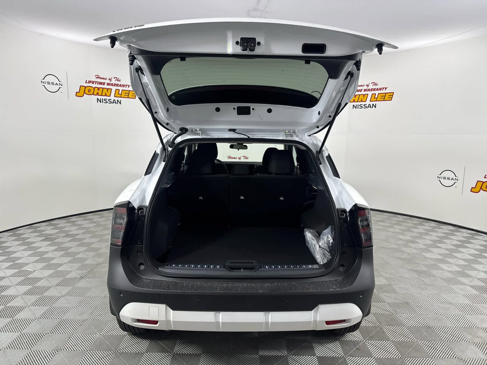 New 2026 Nissan Kicks SV w/ Illumination Package image 5