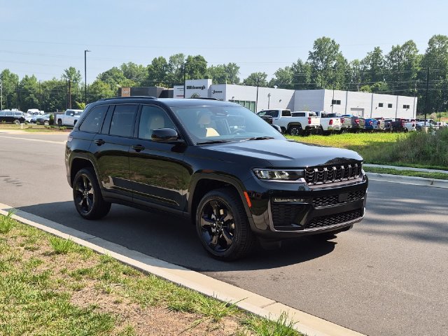 New 2026 Jeep Grand Cherokee Limited w/ Limited Altitude Package AWD/4WD image 15