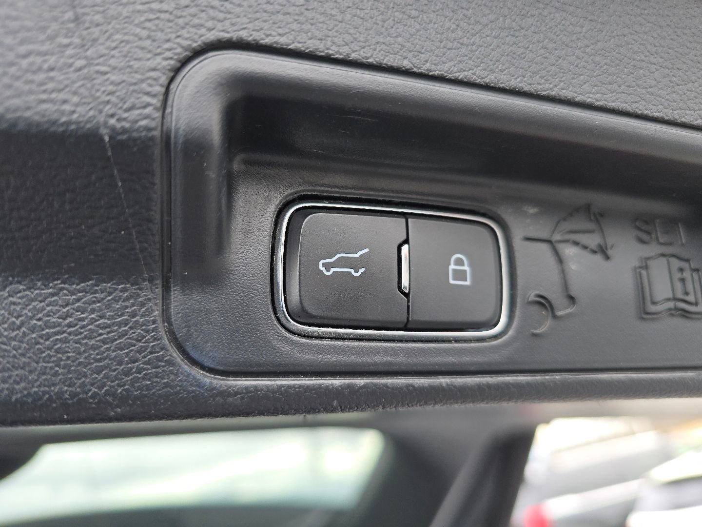 Used 2022 Ford Explorer XLT w/ Equipment Group 202A image 16