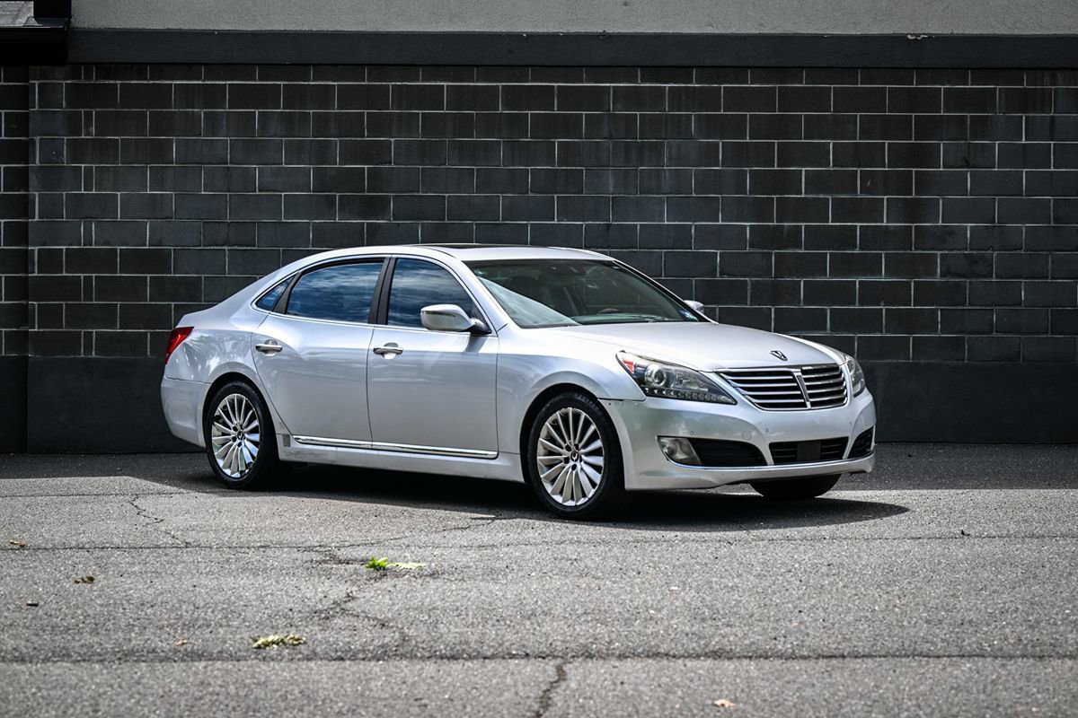 Used 2016 Hyundai Equus Signature RWD image 2