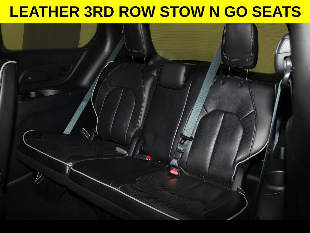 Used 2025 Chrysler Pacifica Limited FWD image 13