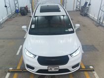 Used 2022 Chrysler Pacifica Limited w/ Uconnect Theater Family Group FWD image 21