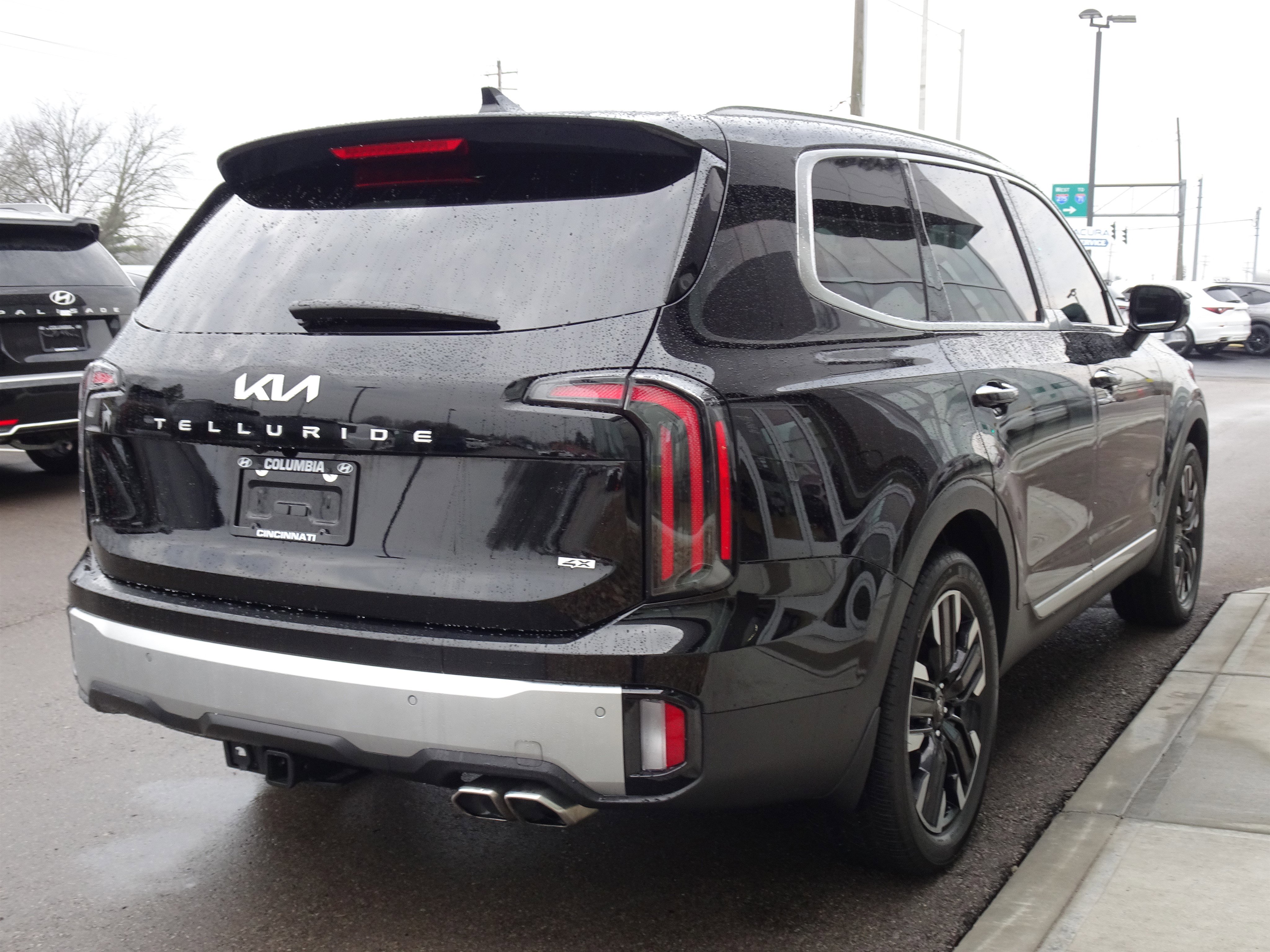 Used 2024 Kia Telluride SX w/ Towing Package image 5