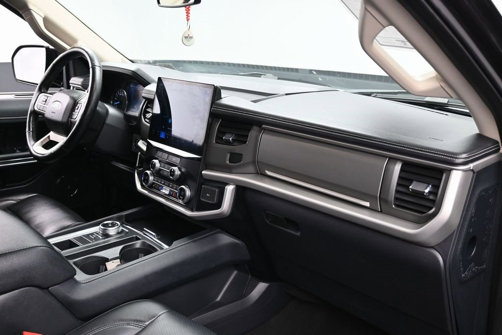 Used 2024 Ford Expedition XLT image 40
