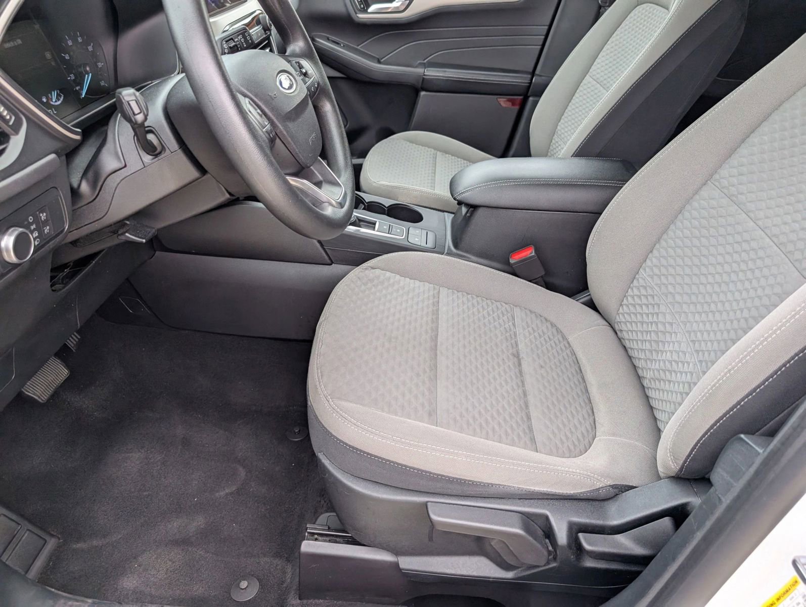 Used 2021 Ford Escape SE image 23